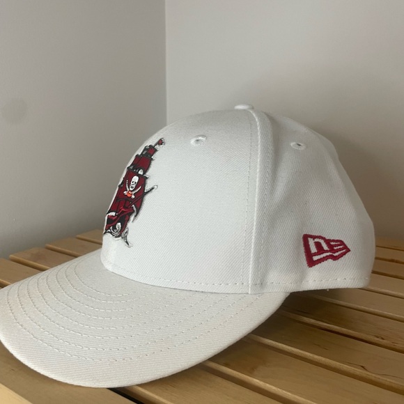 New Era alt logo Tampa Bay Buccaneers low profile 59Fifty fitted cap, size 7 1/2 - Picture 2 of 5